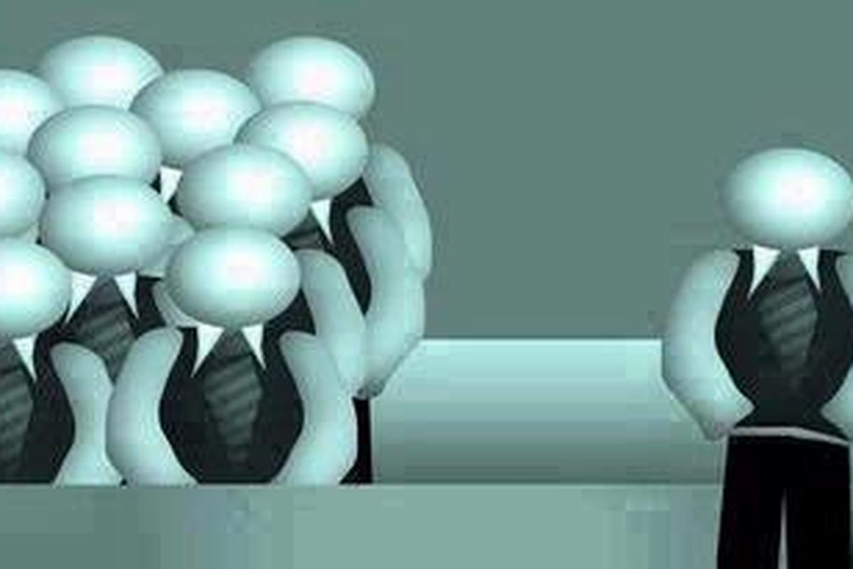 Ilustrasi: Selain pengajar, peran lainnya seorang dosen adalah seorang komunikator, pembentuk disiplin, pemberi informasi, penilai, manajer, konselor, anggota dari berbagai kelompok, pengambil keputusan, tokoh panutan, dan bahkan mungkin pengganti orangtua.