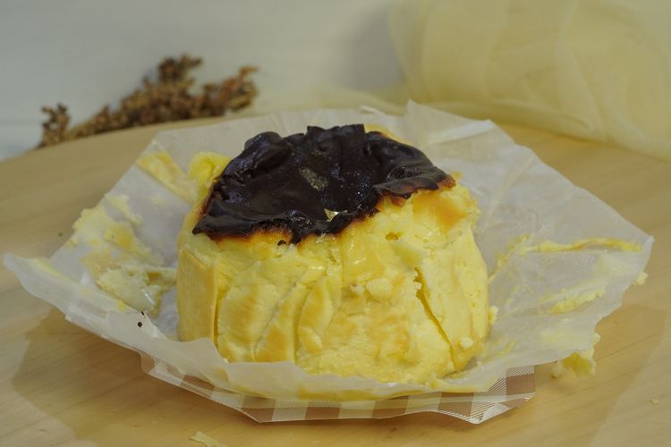 Mini Basque Burnt Cheesecake ala Etsu. 