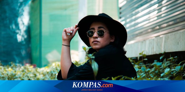  Kacamata  Berbingkai Kecil Bikin  Gaya tapi Tak Melindungi Mata