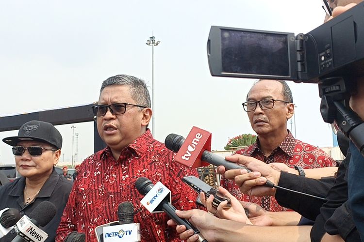 Sekjen PDI-P Hasto Kristiyanto meyebut, Ketua Dewan Pimpinan Pusat (DPP) PDI-P, Puan Maharani disebut akan menemui Ketua Umum Partai Demokrat, Agus Harimurti Yudhoyono (AHY) dalam beberapa waktu mendatang, Sabtu (10/6/2023).