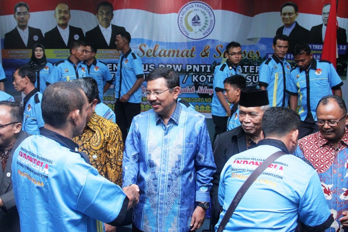 Gubernur Sumatera Utara Erry Nuradi saat melantik pengurus DPW dan DPD PNTI Sumut, Sabtu (15/4/2017) 