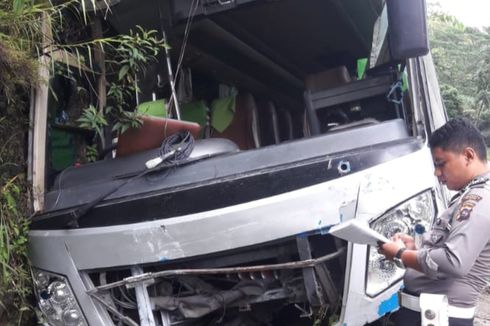 Usai Terlibat Tabrakan, Sopir Bus yang Bawa Siswa SMA Melarikan Diri