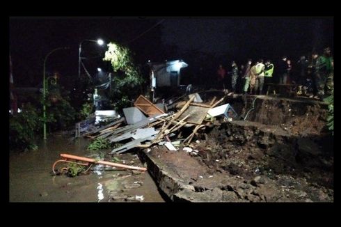 Banjir Juga Landa Ujungberung Bandung, Tembok Sungai Roboh, 3 Bangunan Rusak