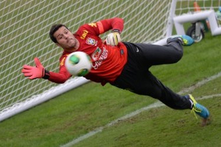 Penjaga gawang Brasil, Julio Cesar.