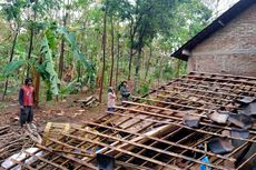 2 Rumah Roboh dan Belasan Lainnya Rusak Diterjang Hujan Disertai Angin Kencang di Ngawi