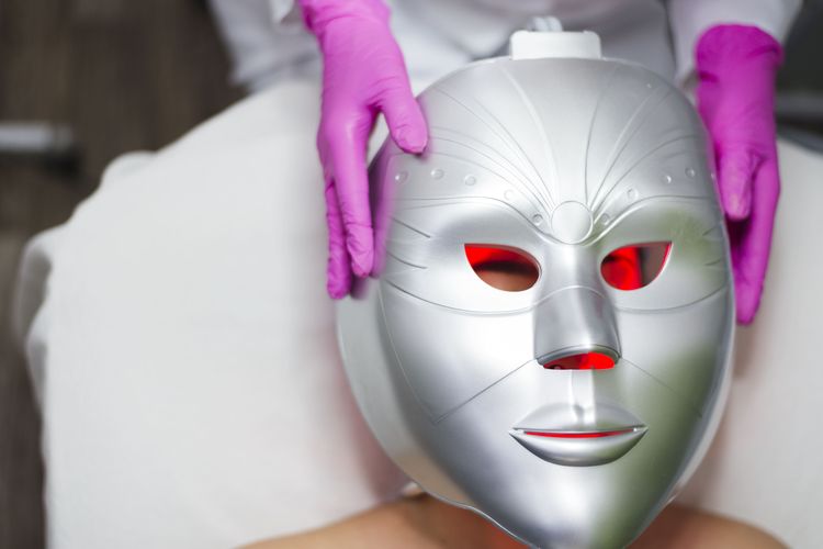 Red Light Therapy: Efektif untuk Kulit atau Sekadar Tren Viral?