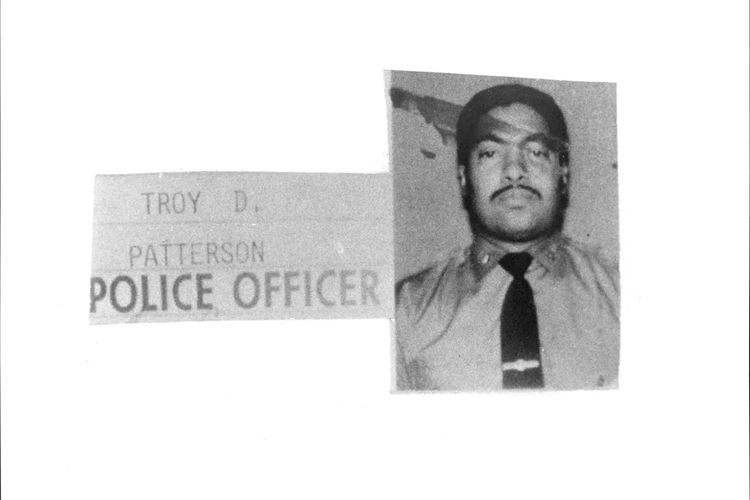 Detektif New York Police Department (NYPD), Troy D Patterson, koma 33 tahun setelah ditembak saat mencuci mobil pada 1990. Ia meninggal tanggal 29 April 2023.