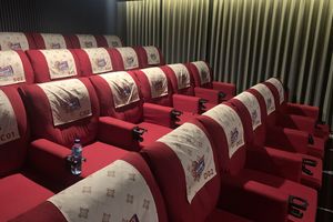 Alfamart Punya Bioskop Mini, Apa Bedanya dengan Bioskop Biasa?
