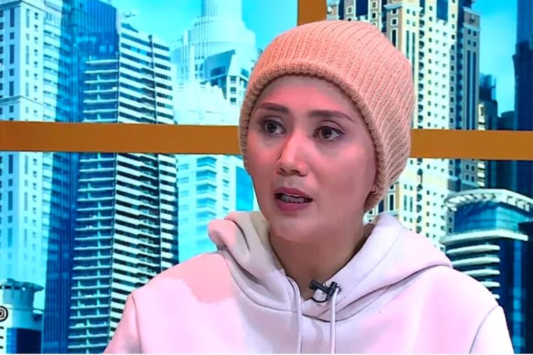 Disjoki Aida Saskia mengungkapkan dia sedang menjalani pengobatan untuk kanker payudara stadium 3 di program Rumpi No Secret.