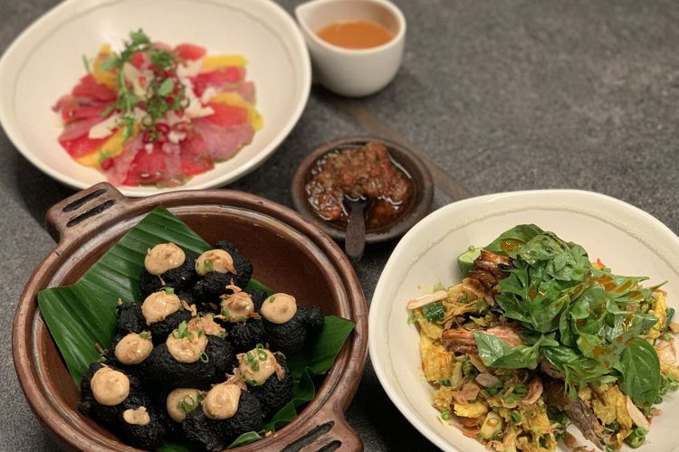 Aneka hidangan pembuka khas Indonesia di restoran TAMU Jakarta Selatan.