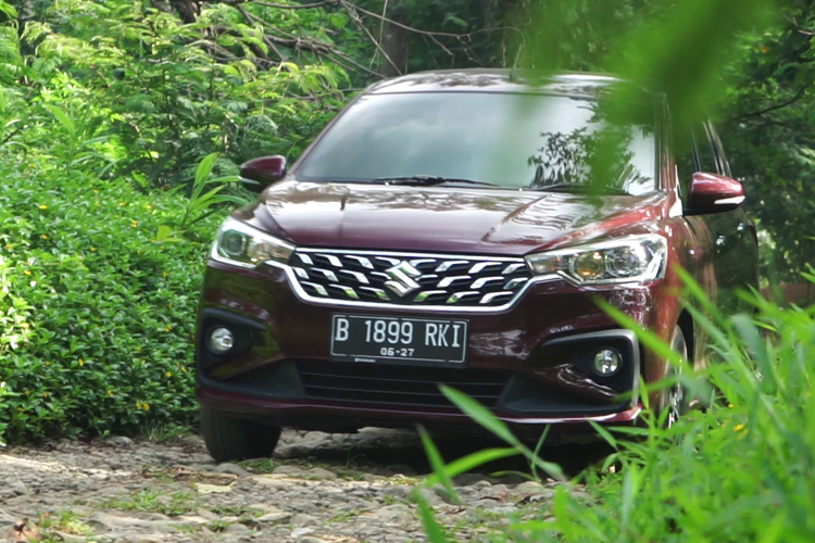 Test drive Suzuki Ertiga Hybrid di kawasan Puncak Bogor, jajal kenyamanan dan fitur mobil hybrid Suzuki