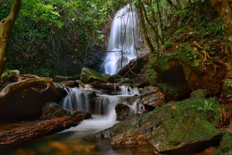 Air terjun Sarasah Murai di Lembah Harau, Sumatera Barat