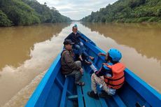 Ridwan Kamil Berikan Perahu untuk Murid SD di Sukabumi, Seberangi Sungai untuk Bersekolah