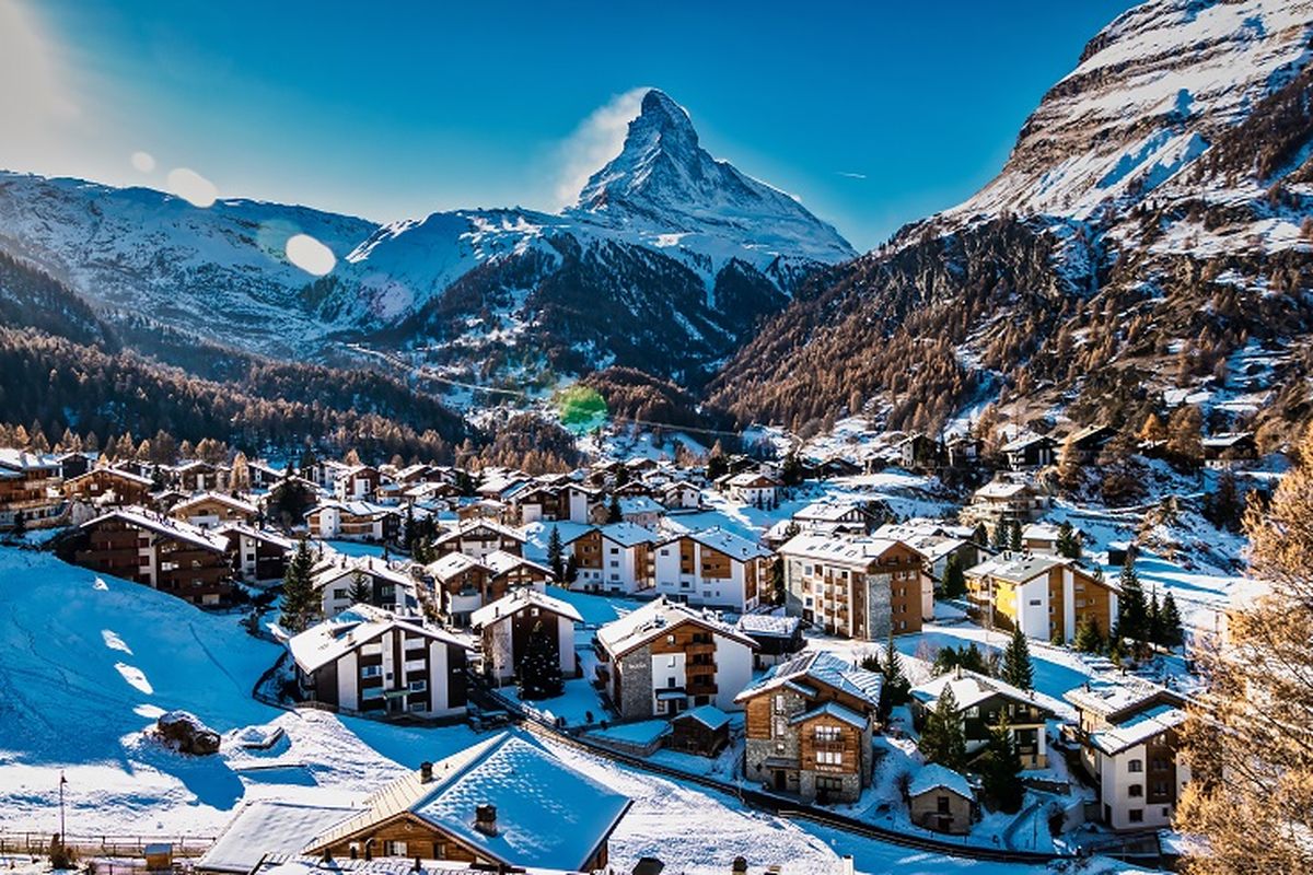 Ilustrasi Swiss - Pemandangan Gunung Matterhorn di Zermatt, Swiss (SHUTTERSTOCK/Pritesh R Patel).