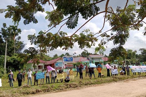 Warga Aceh Utara Demo Jalan Rusak di Kawasan Perusahaan Migas