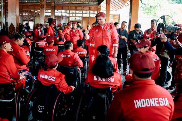 Menteri Pemuda dan Olahraga RI, Dito Ariotedjo, ketika melepas kontingen Indonesia ke Kontingen ASEAN Para Games 2023 Kamboja. (Dok. Kemenpora).