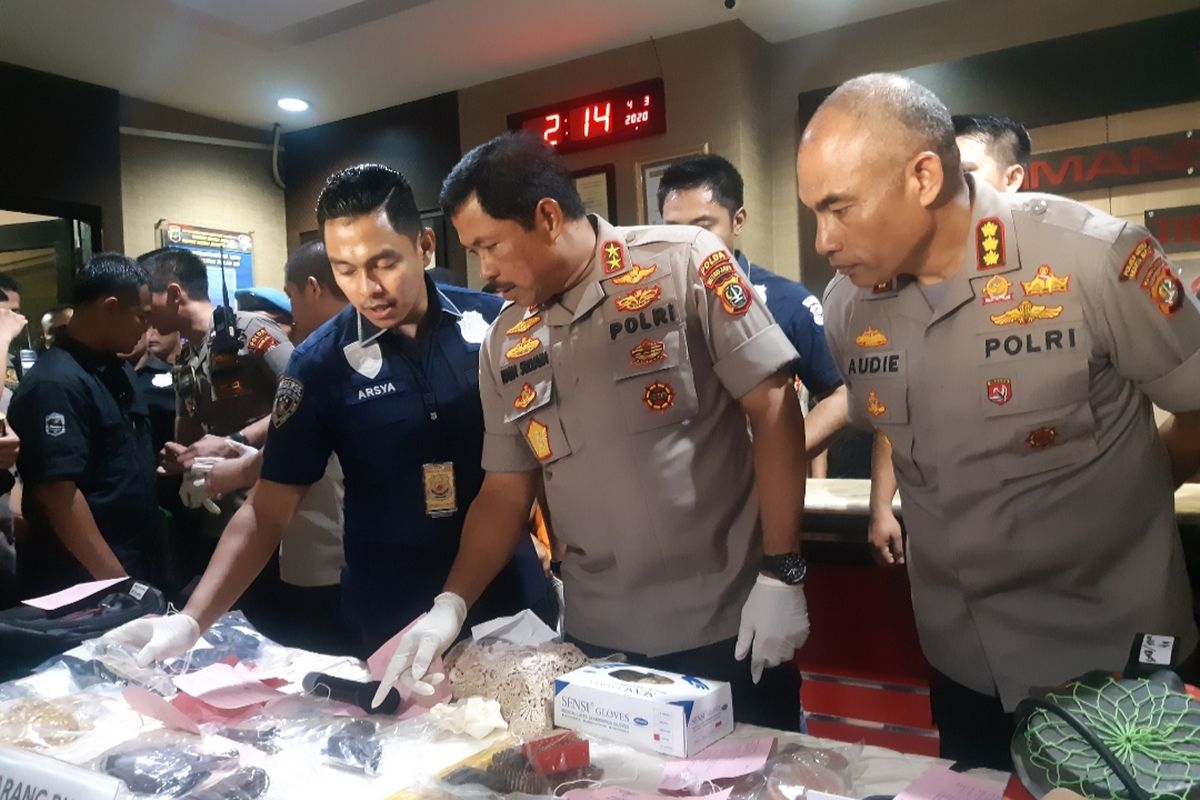 Kapolda Metro Jaya Irjen Pol Nana Sudjana, Kapolres Metro Jakarta Barat Kombes Pol Audie S Latuheru, Kasatreskrim Polres Metro Jakarta Barat Kompol Teuku Arsya di Polres Metro Jakbar, Rabu (4/3/2020)