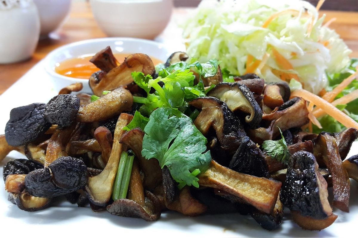 Tumis jamur shiitake. 