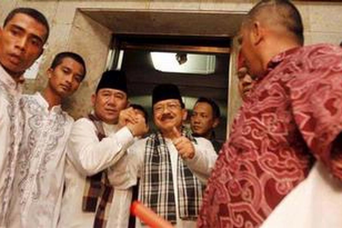 Fauzi Bowo dan Nachrowi Ramli seusai mendaftarkan diri ke kantor Komisi Pemilihan Umum Daerah DKI Jakarta, Jalan Budi Kemuliaan, Gambir, Jakarta Pusat, Senin (19/3/2012) lalu.