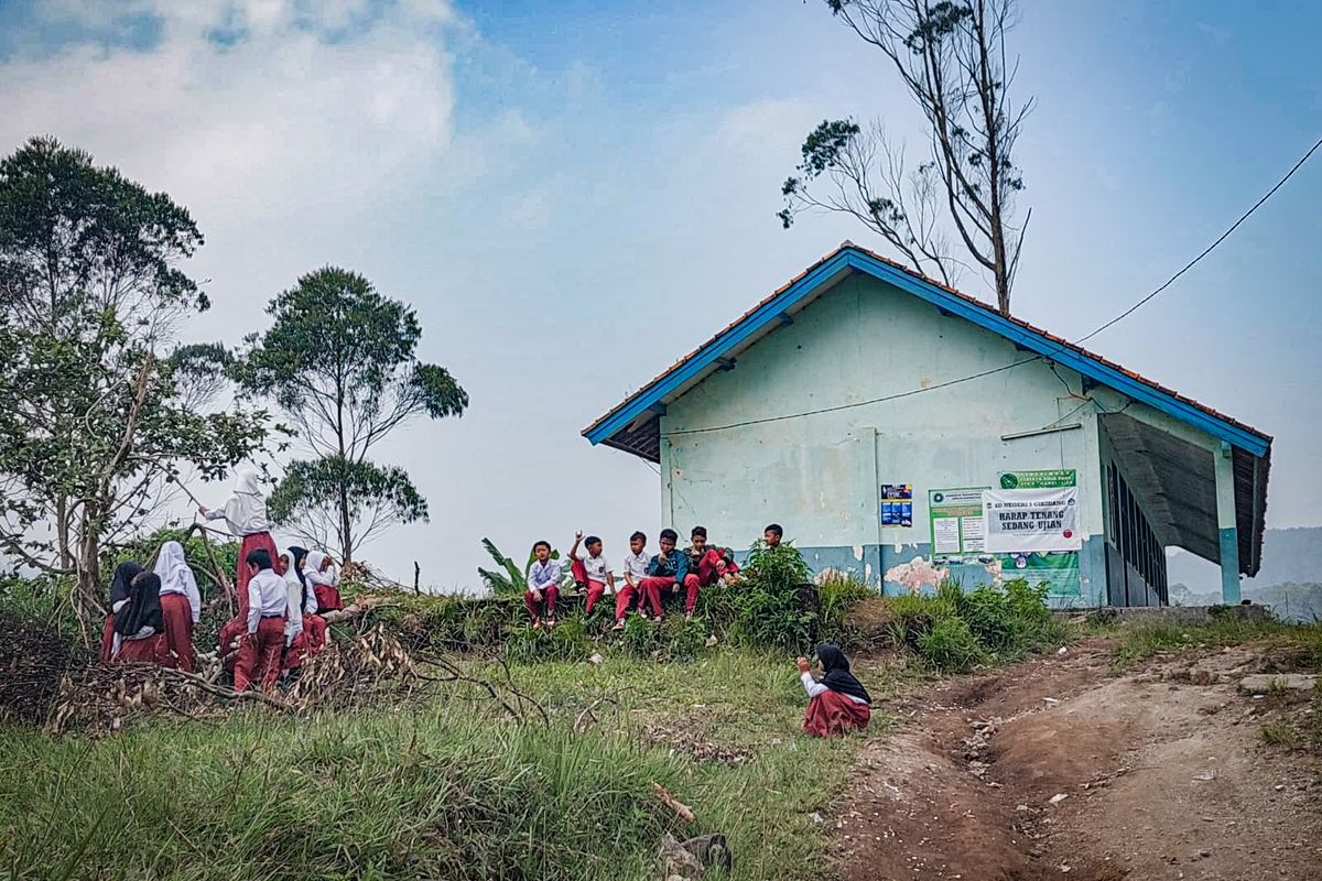 Murid SD Negeri 5 Cikidang, Lembang, Bandung Barat.