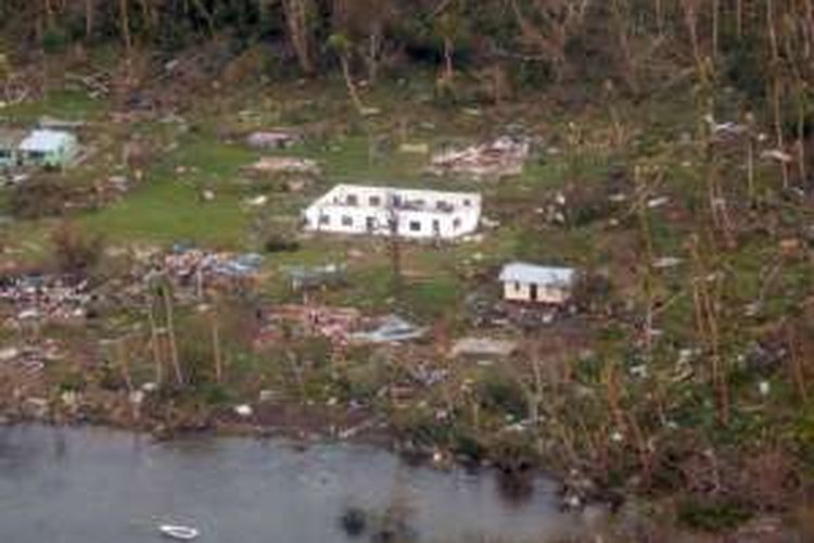 Kondisi sebuah desa di Fiji yang hancur dihantam topan Winston pada Sabtu (20/2/2016). Akibat bencana ini setidaknya 17 orang tewas.