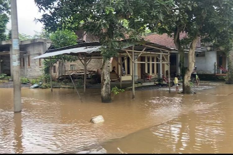 BANJIR--Banjir melanda di beberapa kecamatan di Kabupaten Ponorogo setelah hujan seharian. Salah satunya di wilayah Kecamatan Ponorogo, Sabtu (11/2/2023)