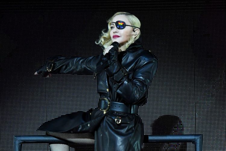 Madonna kembali digugat karena konsernya molor selama tiga jam