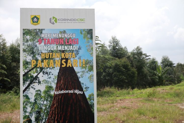 Hutan kota Pakansari, Cibinong, Kabupaten Bogor, Jawa Barat, dibangun di lhan seluas 2 hektare dengan jumlah pohon yang telah ditanam mencapai lebih dari 1.800 buah.