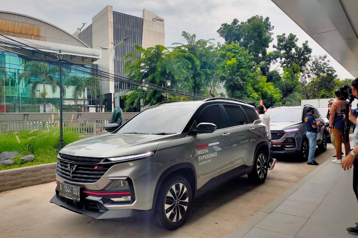 Wuling Almaz Rs di Acara Kartini Day 