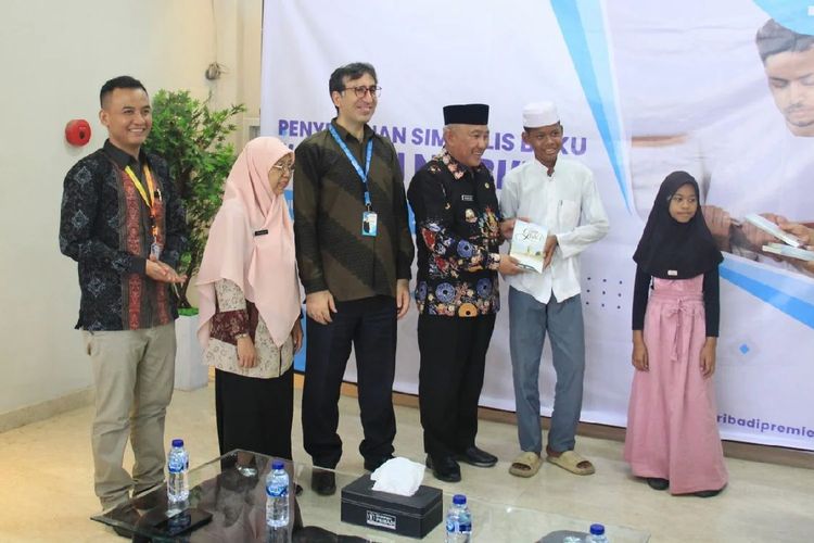 Sekolah Pribadi Premiere, Grand Depok City, Depok, Jawa Barat, menggelar aksi sosial dengan mendonasikan buku sirah Jalan Nabi kepada 500 anak yatim serta duafa (13/10/2023).