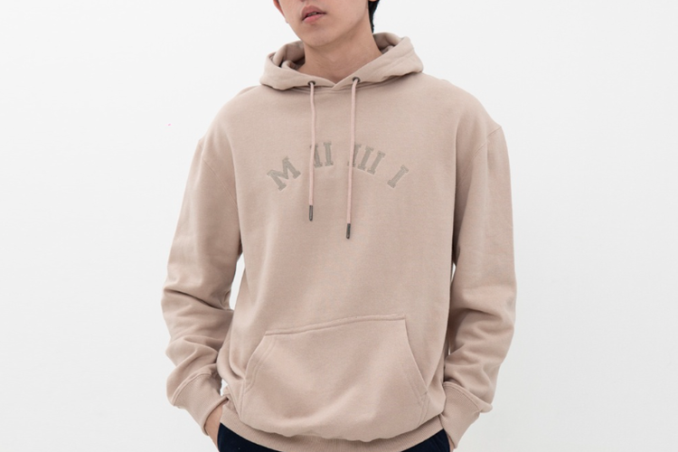 Hoodie dari merek M231, rekomendasi hoodie laki-laki merek lokal 
