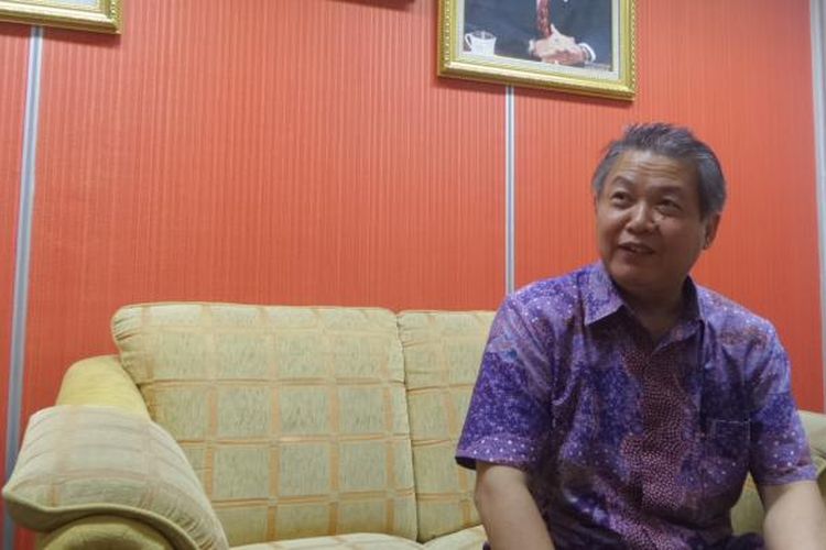 Ketua DPP PDI Perjuangan Hendrawan Supratikno di Kompleks Parlemen, Senayan, Jakarta, Senin (22/8/2016)
