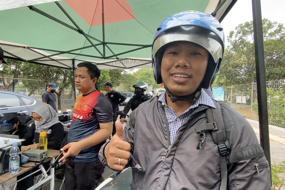 Prasetyo, seorang asisten Dokter Rumah Sakit Swasta yang terkena tilang uji emisi, dia mengaku mendukung penuh