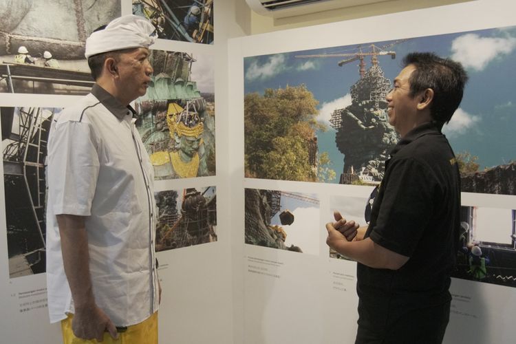 Sejumlah galeri perjalanan pembangunan Patung Garuda Wisnu Kencana (GWK) dipamerkan di sejumlah lantai yang ada di dalam tubuh Patung GWK di GWK Cultural Park, Kuta Selatan, Bali, Minggu (23/09/2018). Terdapat 30 lantai yang ada di dalam tubuh Patung GWK, bagi pengunjung yang ingin berwisata ke dalam tubuh Patung GWK ini untuk sementara belum dibuka untuk umum.
