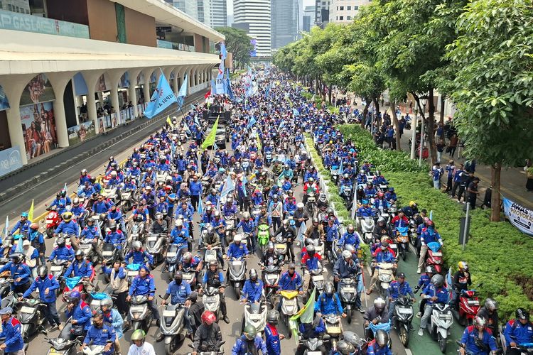 Long March dari Semanggi, Massa Demo Buruh Tiba di Sudirman Jakpus
