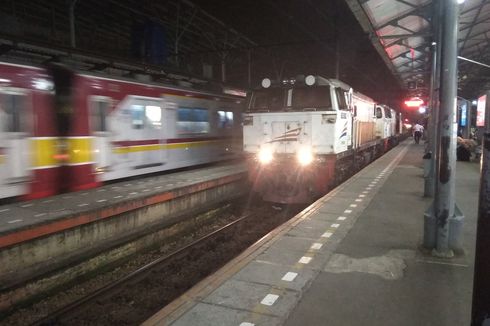 Viral Porter Terperosok Saat Kejar Kereta di Stasiun Jatinegara, Begini Ceritanya...