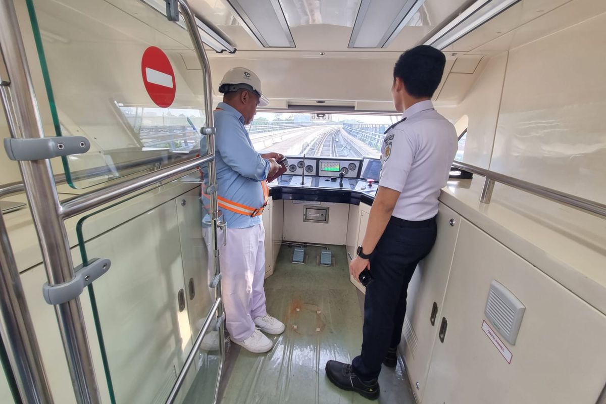 Apa Itu Train Attendant