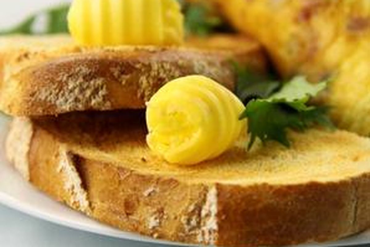 Daripada mengolesi roti dengan mentega, celupkan saja roti pada minyak zaitun.