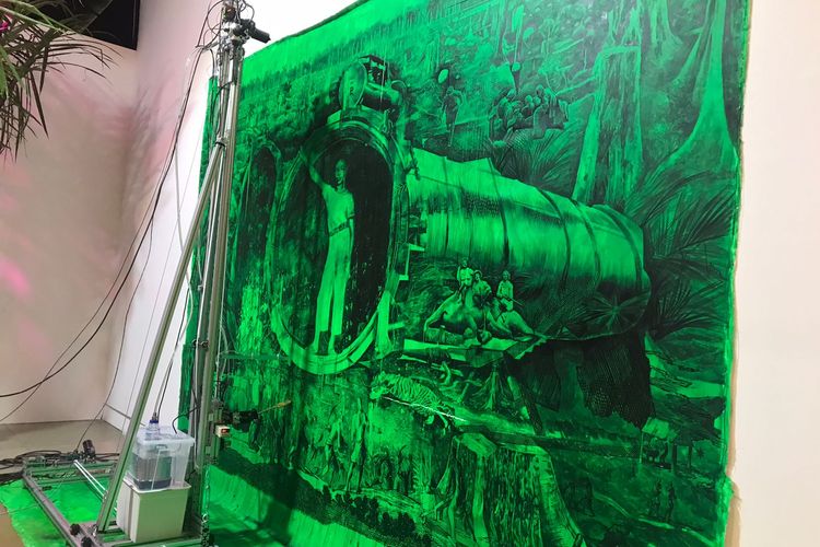 Salah satu karya yang dipamerkan dalam pameran Menjaga Jarak di SSAS Bandung. Lukisan ini menggambarkan tentang kebun sawit di Indonesia. 