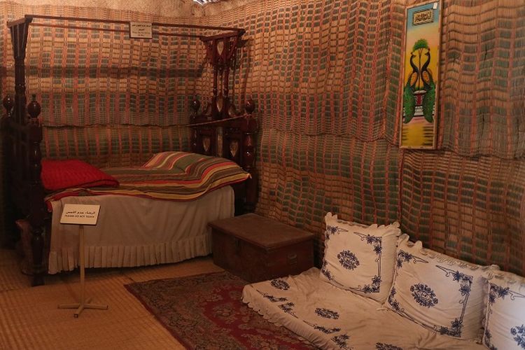 Kamar tidur rumah tradisional masyarakat Semanjung Arab yang menjadi koleksi Dubai Museum di Dubai, Uni Emirat Arab. 