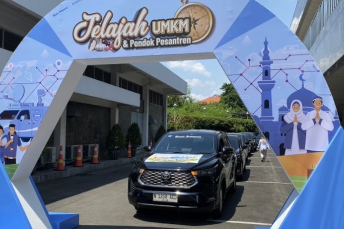 Keberangkatan Jelajah UMKM dan Pesantren Jatim 2024, dari Kantor Bank BI Jatim, Rabu (6/11/2024).