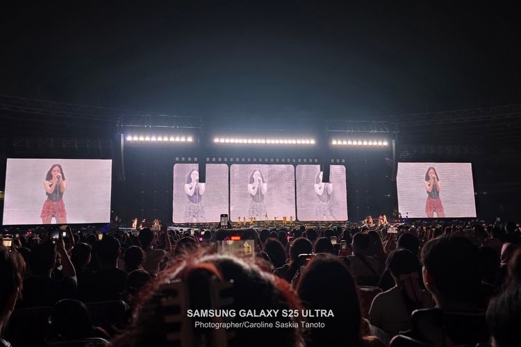 Gambaran mengenai lokasi kami dari bangku penonton hingga ke panggung utama