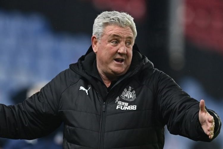 Pelatih Newcastle United, Steve Bruce.