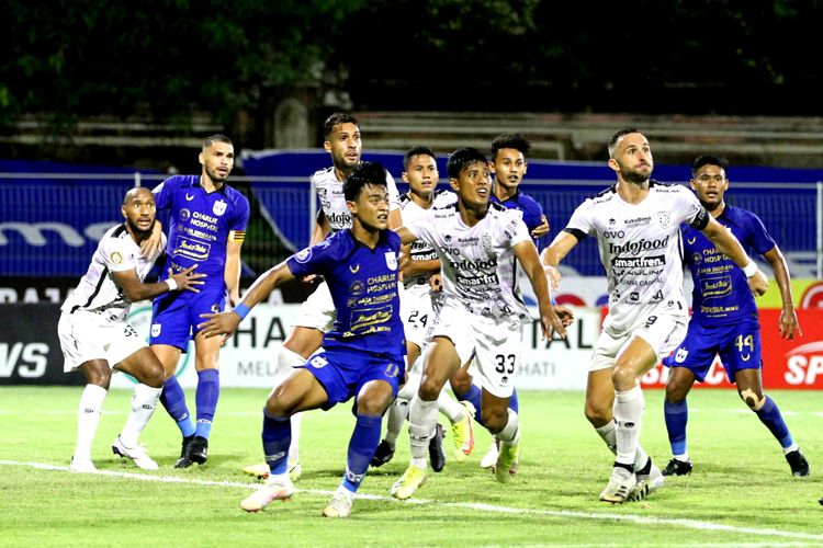 Momen pertandingan pekan ke-26 Liga 1 2021-2022, PSIS Semarang vs Bali United, di Stadion I Gusti Ngurah Rai, Denpasar, Bali, Minggu (20/2/2022) malam WIB.