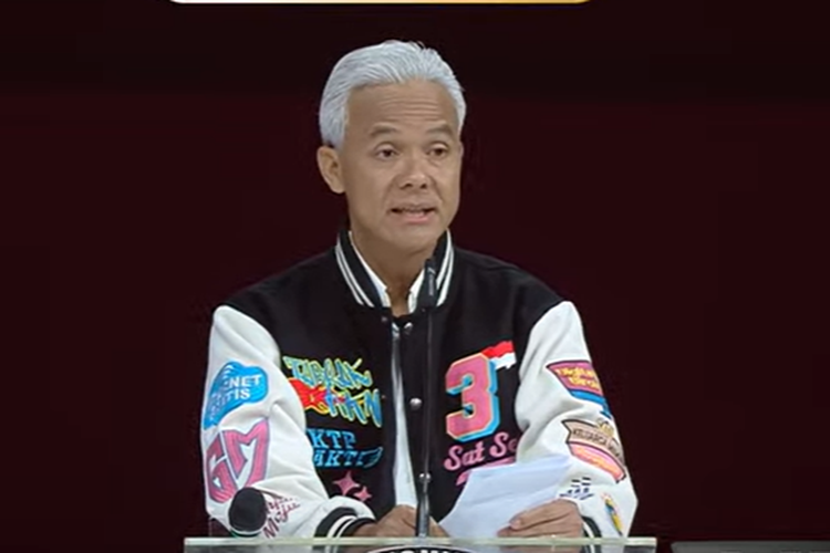 Calon presiden nomor 3 Ganjar Pranowo dalam debat kelima Pilpres 2024 yang digelar di Jakarta Convention Center, Jakarta pusat, Minggu (4/2/2024). 