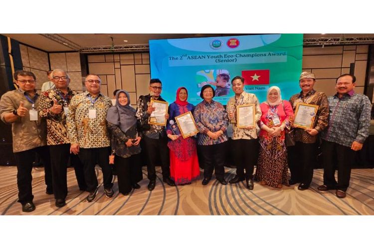 SMPN 2 Cilegon mendapatkan penghargaan ASEAN Eco-School 2023. 