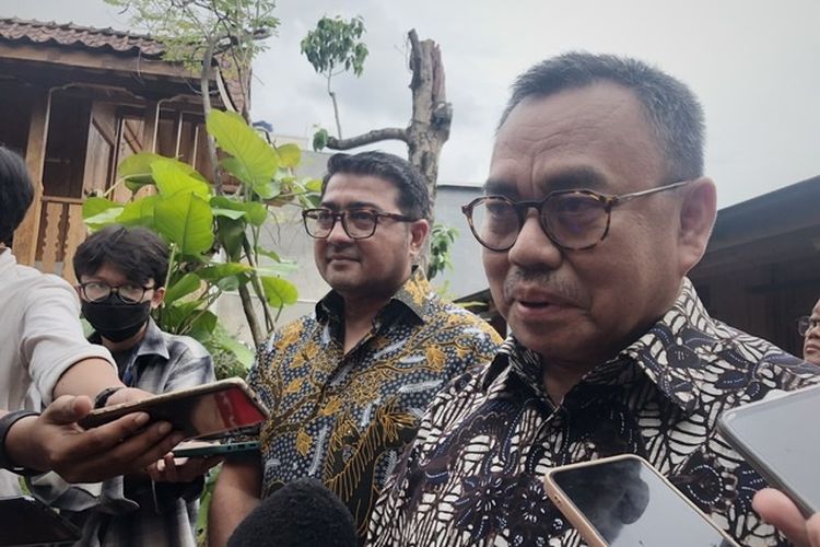 Perwakilan tim kecil Anies Baswedan penjajakan Koalisi Perubahan, Sudirman Said ditemui di Pendopo Anies, Lebak Bulus, Jakarta, Jumat (27/1/2023). Tim kecil Koalisi Perubahan yang berisi Partai Nasdem, PKS, dan Demokrat kembali mengadakan pertemuan siang ini.  