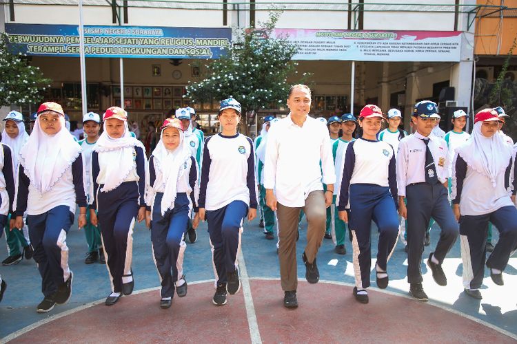 Lewat program SAS, siswa Surabaya belajar lebih pagi, bebas PR, dan aktif mengikuti kegiatan karakter serta ekstrakurikuler untuk cegah kenakalan remaja
