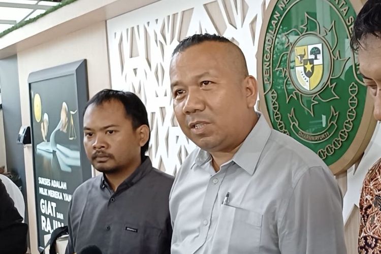 Tim kuasa hukum Christopher Stefanus Budiono (CSB) saat ditemui di Pengadilan Negeri (PN) Jakarta Selatan, Kamis (15/2/2024). 