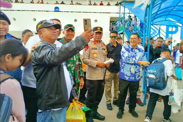 Sebanyak 500 orang peserta Mudik Asyik Bersama BUMN 2024 secara resmi dilepas oleh General Manager PLN UID Kaltimra Agung Murdifi, di Pelabuhan Semayang, Balikpapan, Kalimantan Timur, Minggu (7/4/2024).